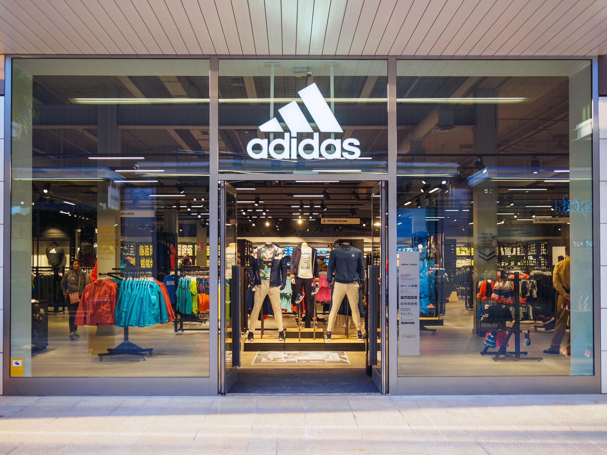 The store clearance adidas